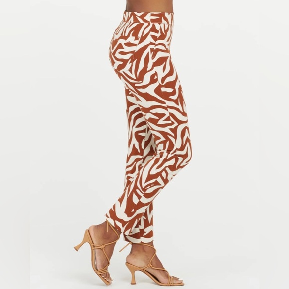 NWT Spanx On-the-Go Printed Ankle Slim Straight Pant Clay Zebra Stripe Petite XL - Picture 5 of 16